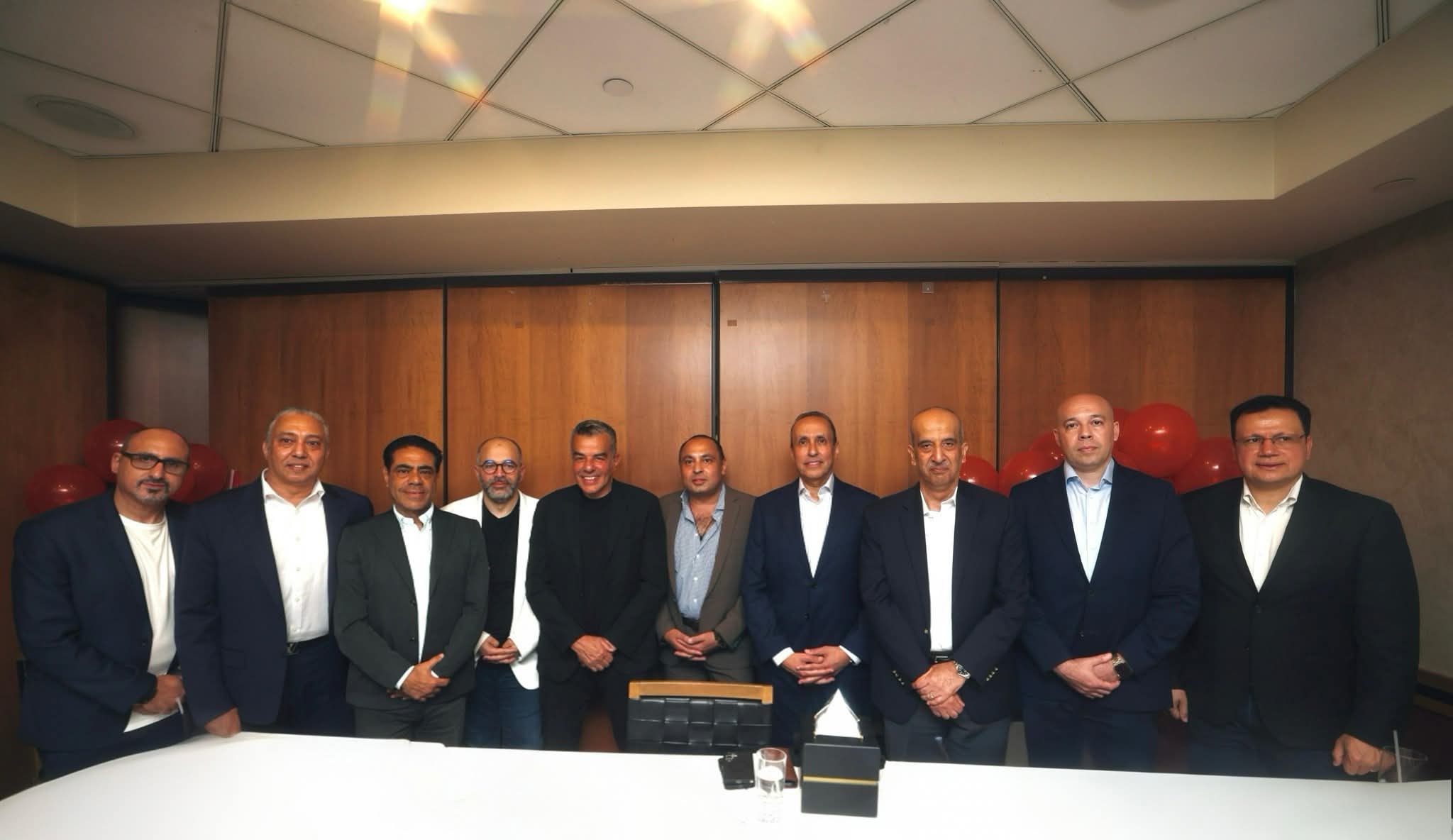 الأهلي يتبادل الهدايا التذكارية في مأدبة عشاء على هامش المونديال