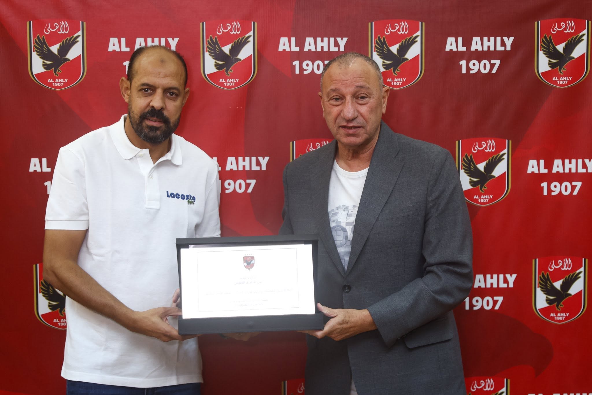 El-Nahas honoré par El-Khatib pour son dévouement envers Al Ahly