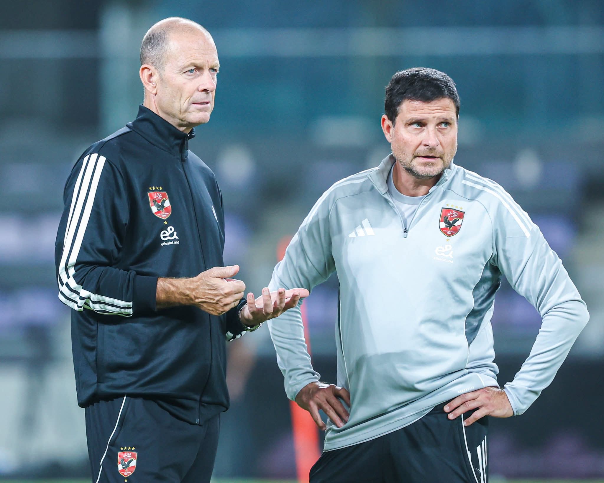 السوبر المصري| «توروب» يحاضر اللاعبين قبل التحرك إلى استاد هزاع بن زايد