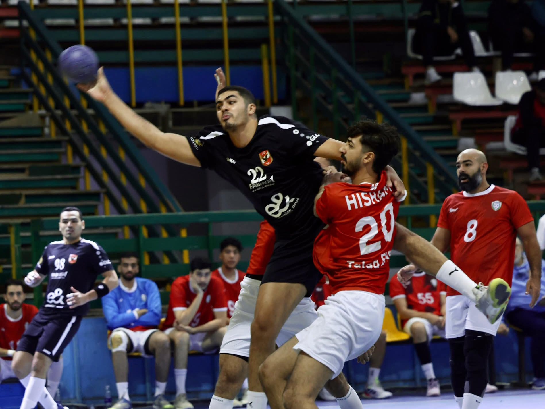 «رجال يد الأهلي» يفوز على طلائع الجيش في الدوري