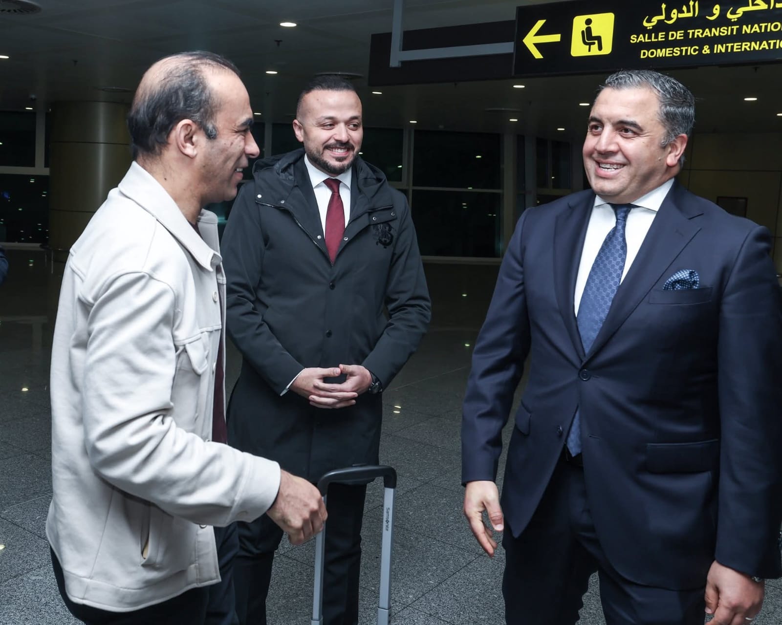 دوري أبطال إفريقيا| سفير مصر في الجزائر يستقبل بعثة الأهلي