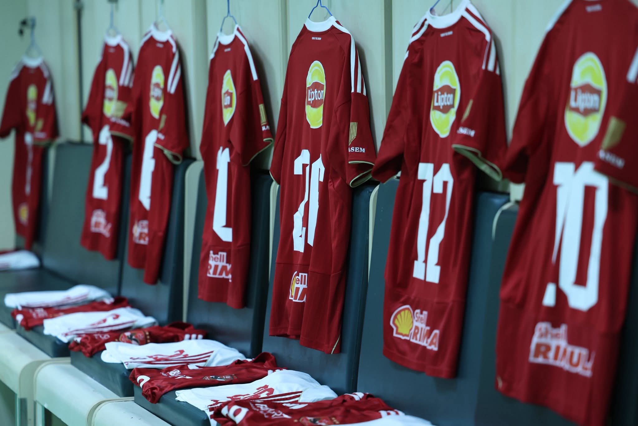 الدوري الممتاز| الأهلي يصل استاد برج العرب