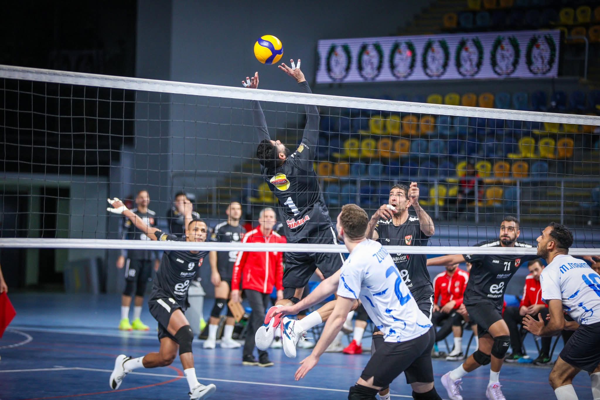 «رجال طائرة الأهلي» يفوز على الطيران في دوري السوبر