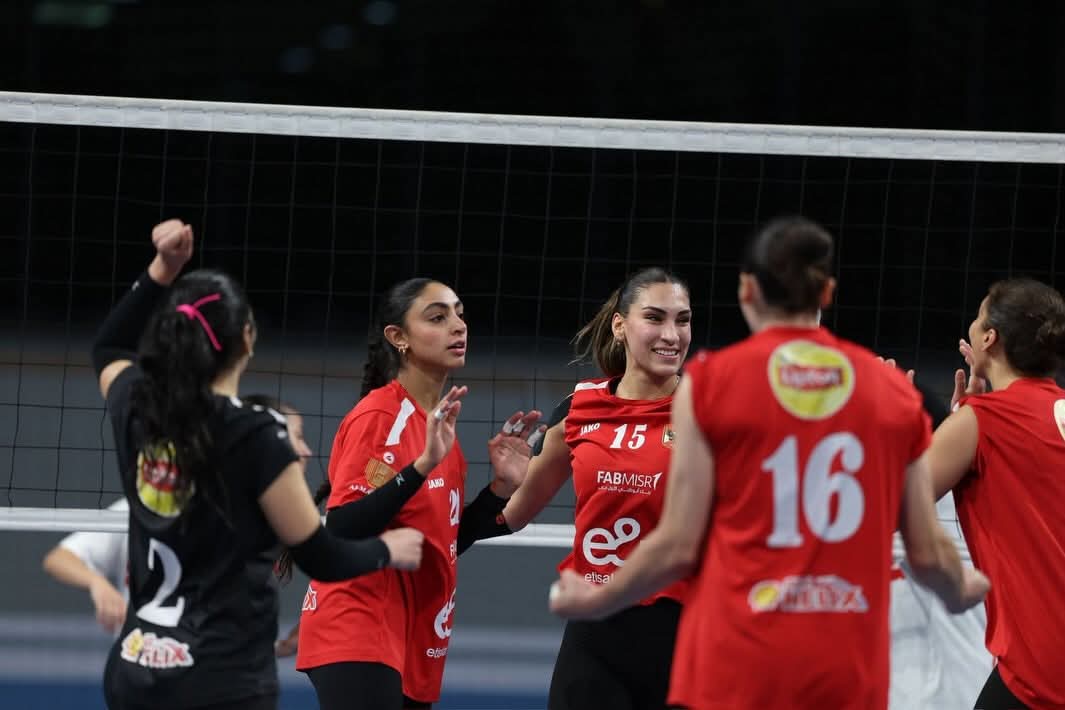 «سيدات طائرة الأهلي» يتوج ببطولة دوري السوبر بعد الفوز على الزمالك