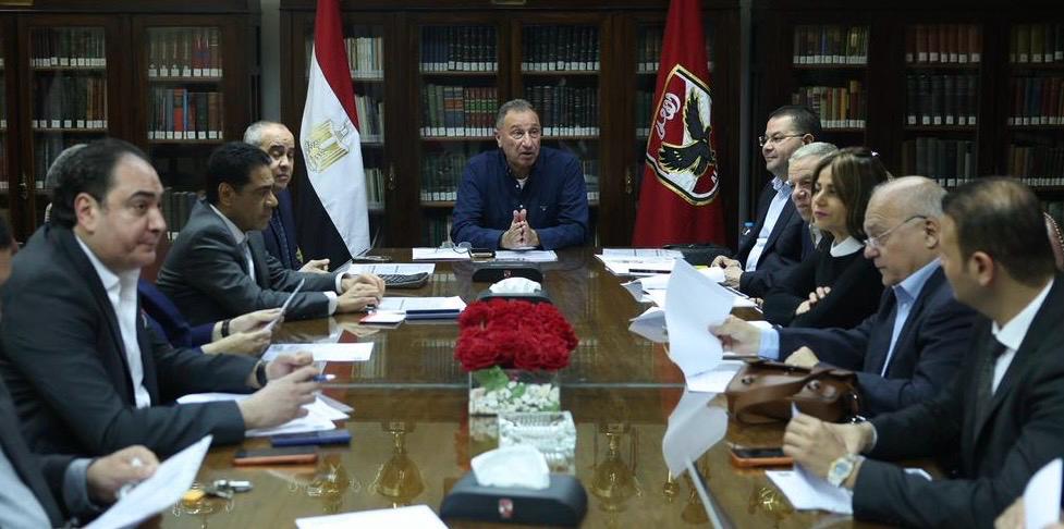 الخطيب يجتمع مع شركة الخدمات ويعتمد القوائم المالية ويدرس امتلاك النادي للحصة الكبرى بإحدى شركات السياحة