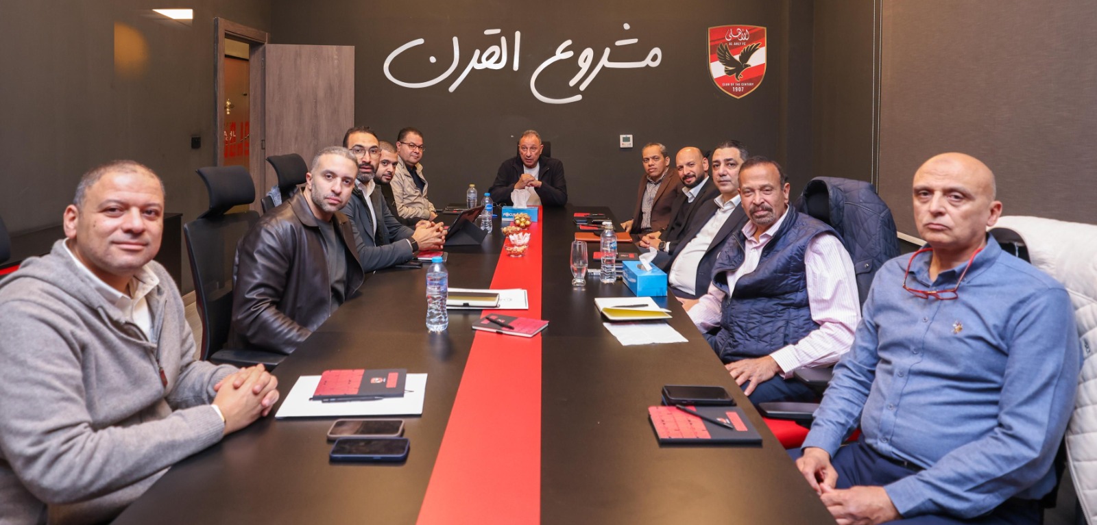 الخطيب يجتمع مع شركتي «المنشآت» و«القلعة الحمراء».. ويعتمد الدراسات الخاصة بإنشاء الأفرع بالمحافظات