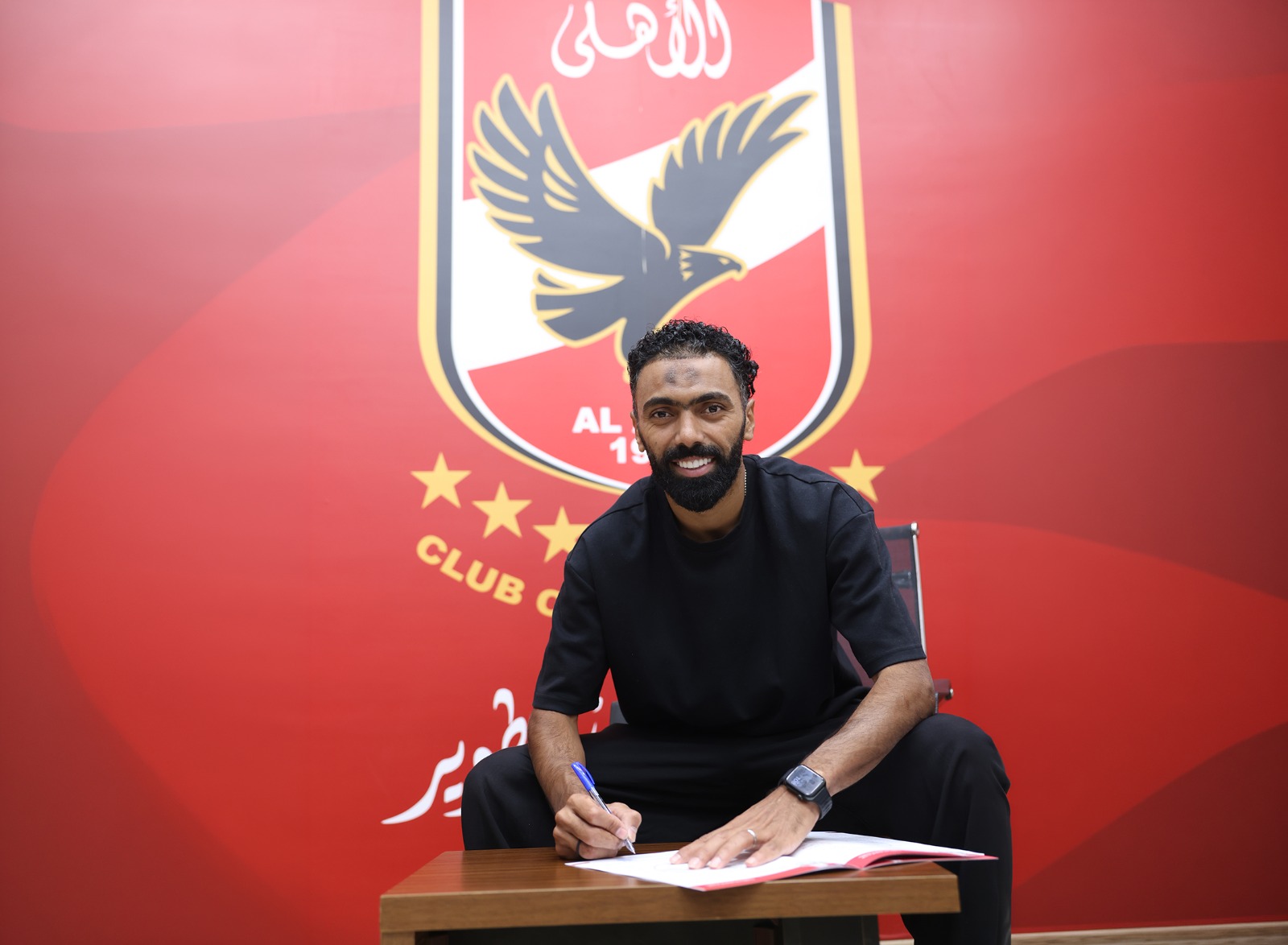 الأهلي يجدد التعاقد مع حسين الشحات لمدة موسمين