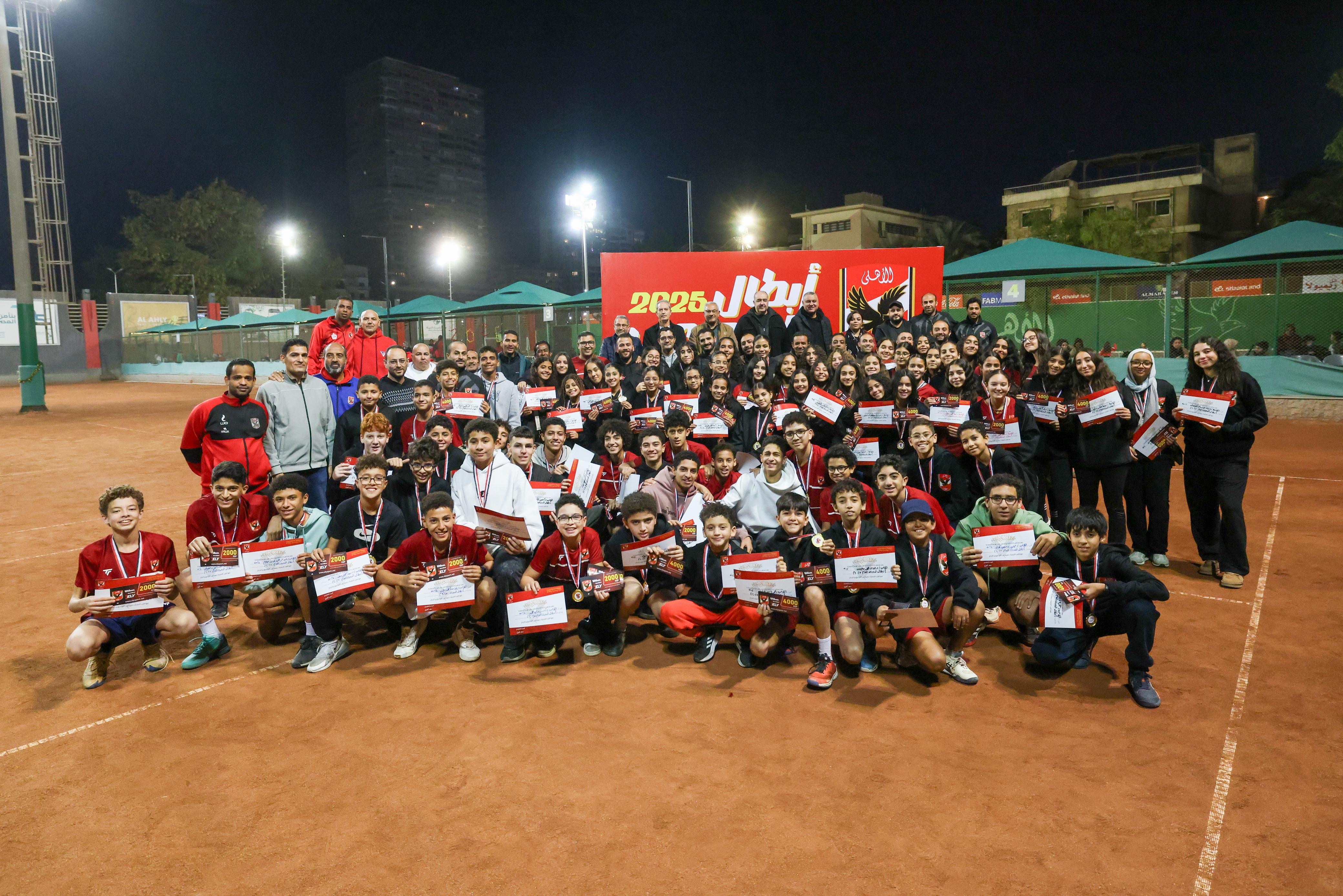 الأهلي يكرم أبطال التنس