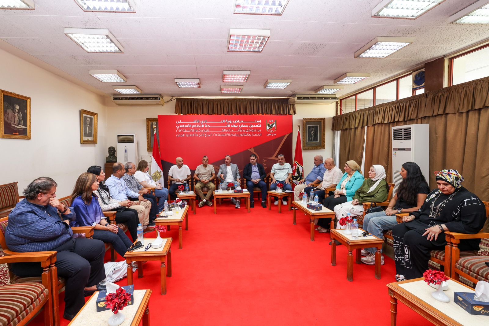 الخطيب يستعرض رؤية النادي لتعديل لائحة النظام الأساسي مع اللجنة العليا للجان