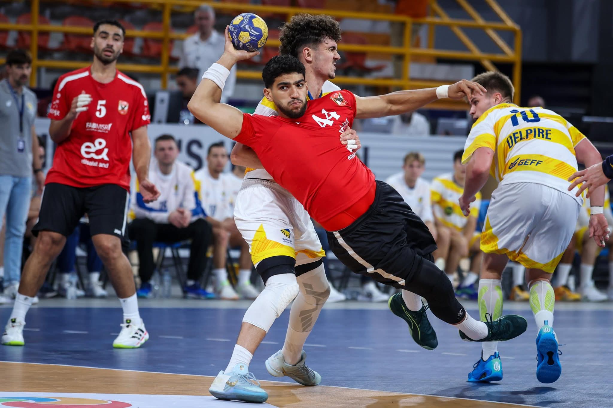 Handball.. Al Ahly débute par une victoire éclatante sur Sydney