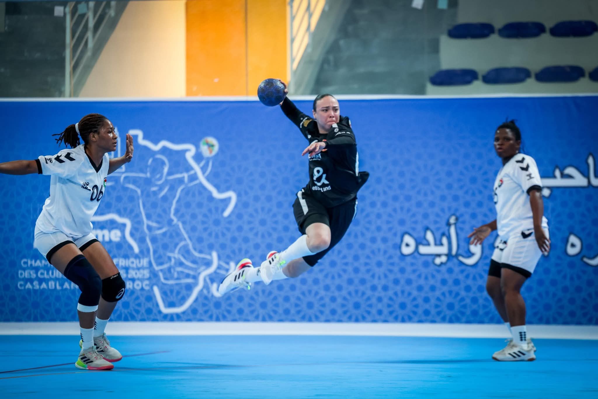 «سيدات يد الأهلي» يتأهل لنصف نهائي بطولة إفريقيا