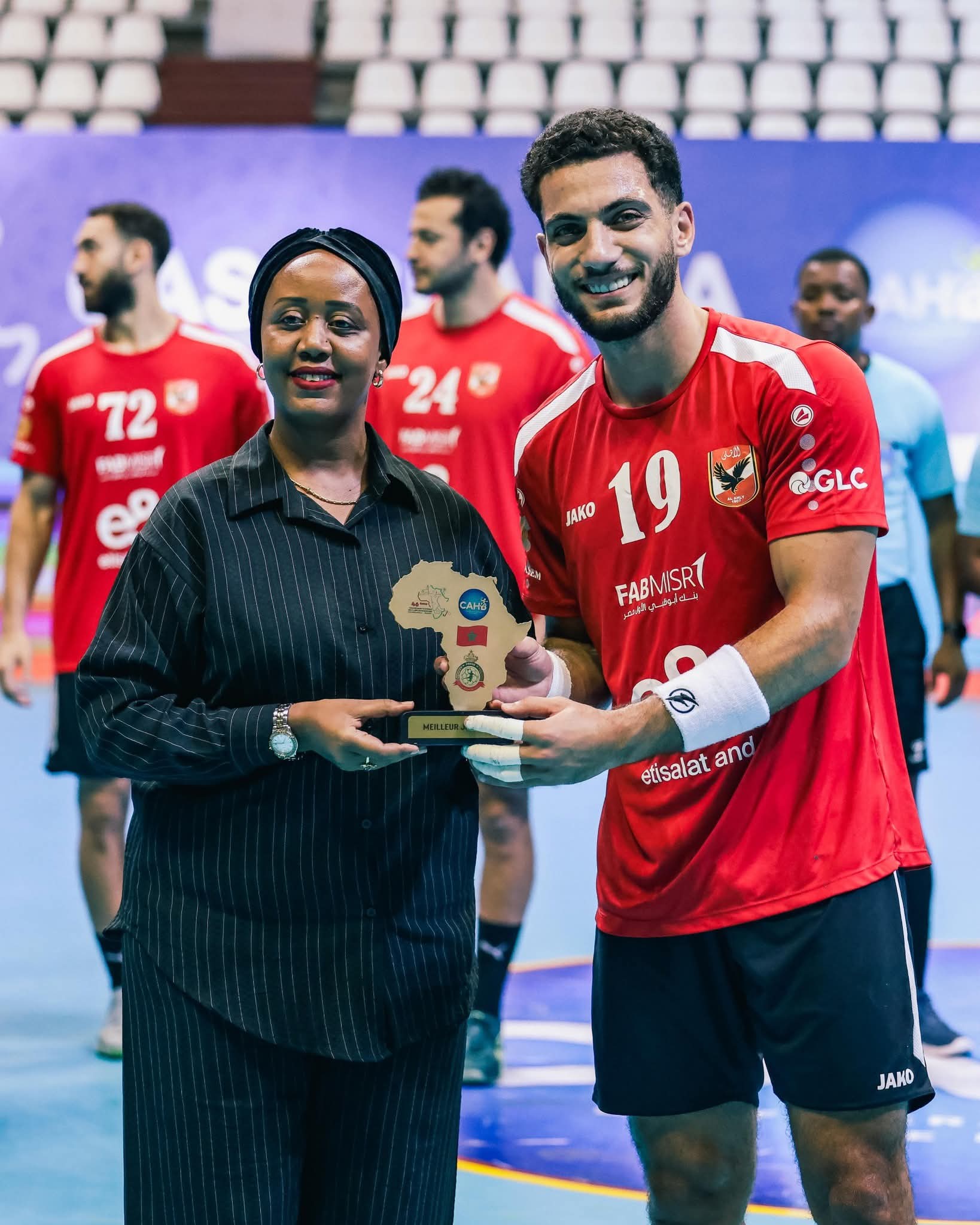 رجال يد الأهلي| عمر سامي يفوز بجائزة أفضل لاعب في مباراة والبوليس الراوندي