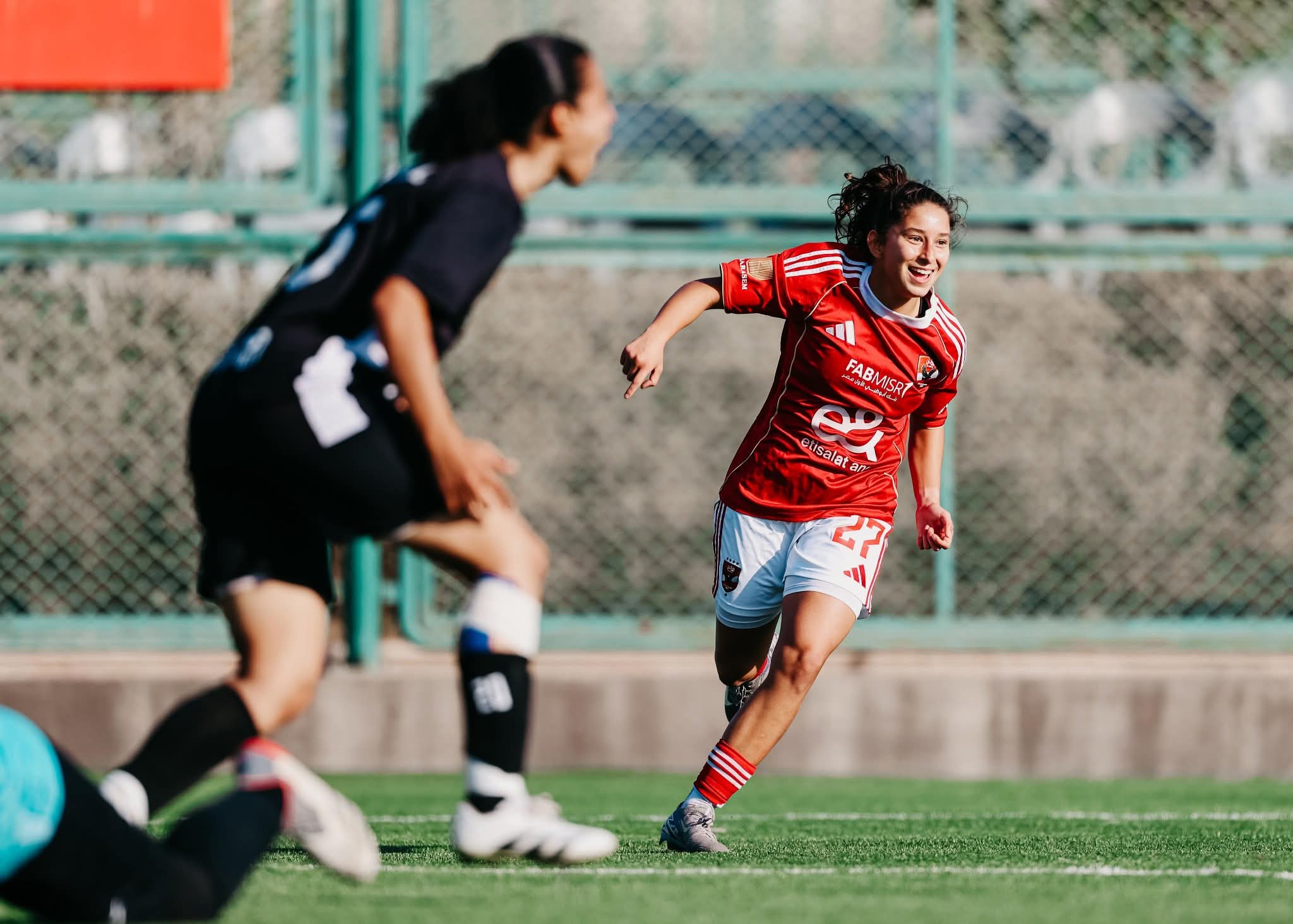 كرة القدم النسائية| الأهلي يفوز على البنك بخمسة أهداف في الدوري