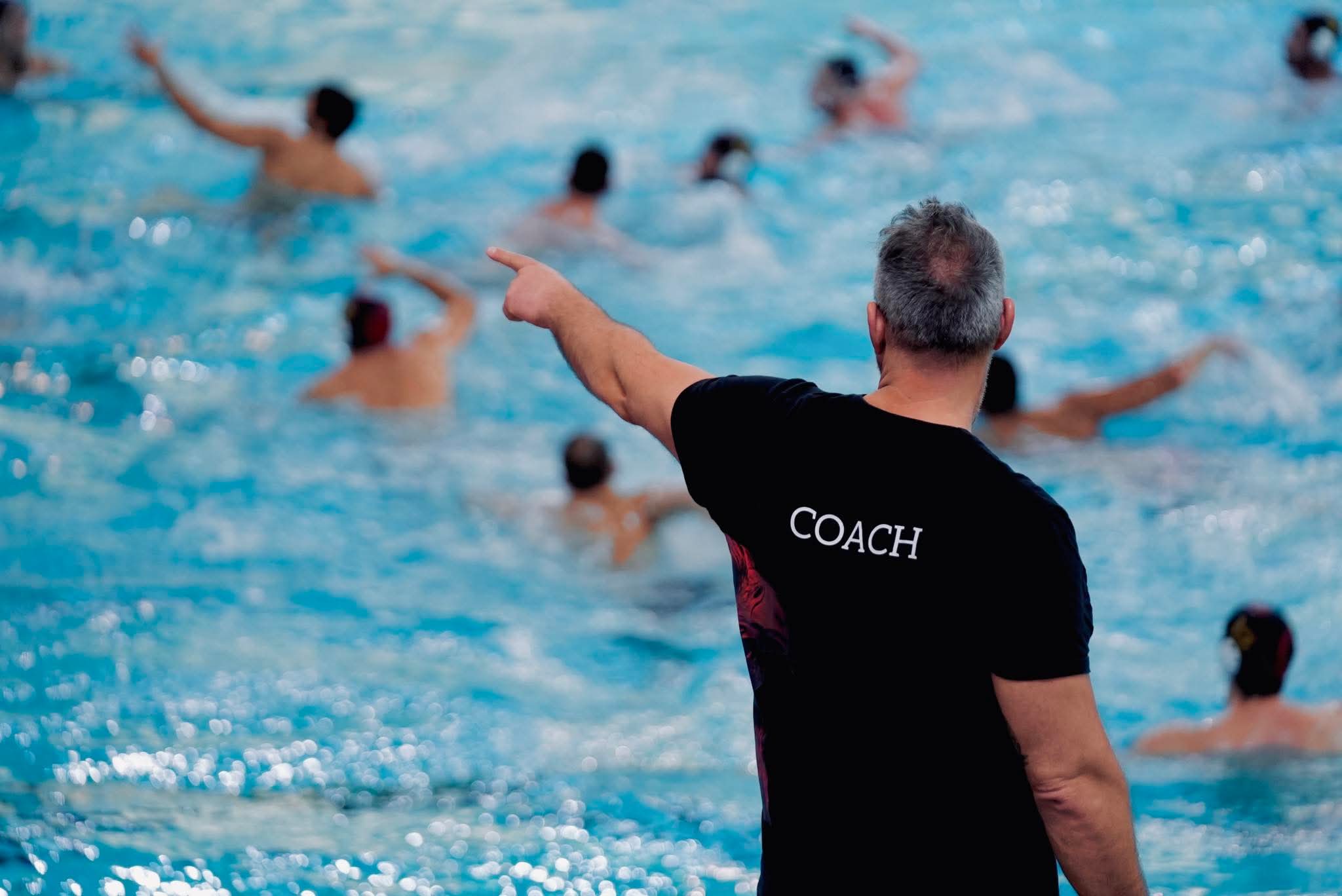 البطولة العربية لكرة الماء| محاضرة فنية للاعبي الأهلي قبل مواجهة الكويت الكويتي في النهائي