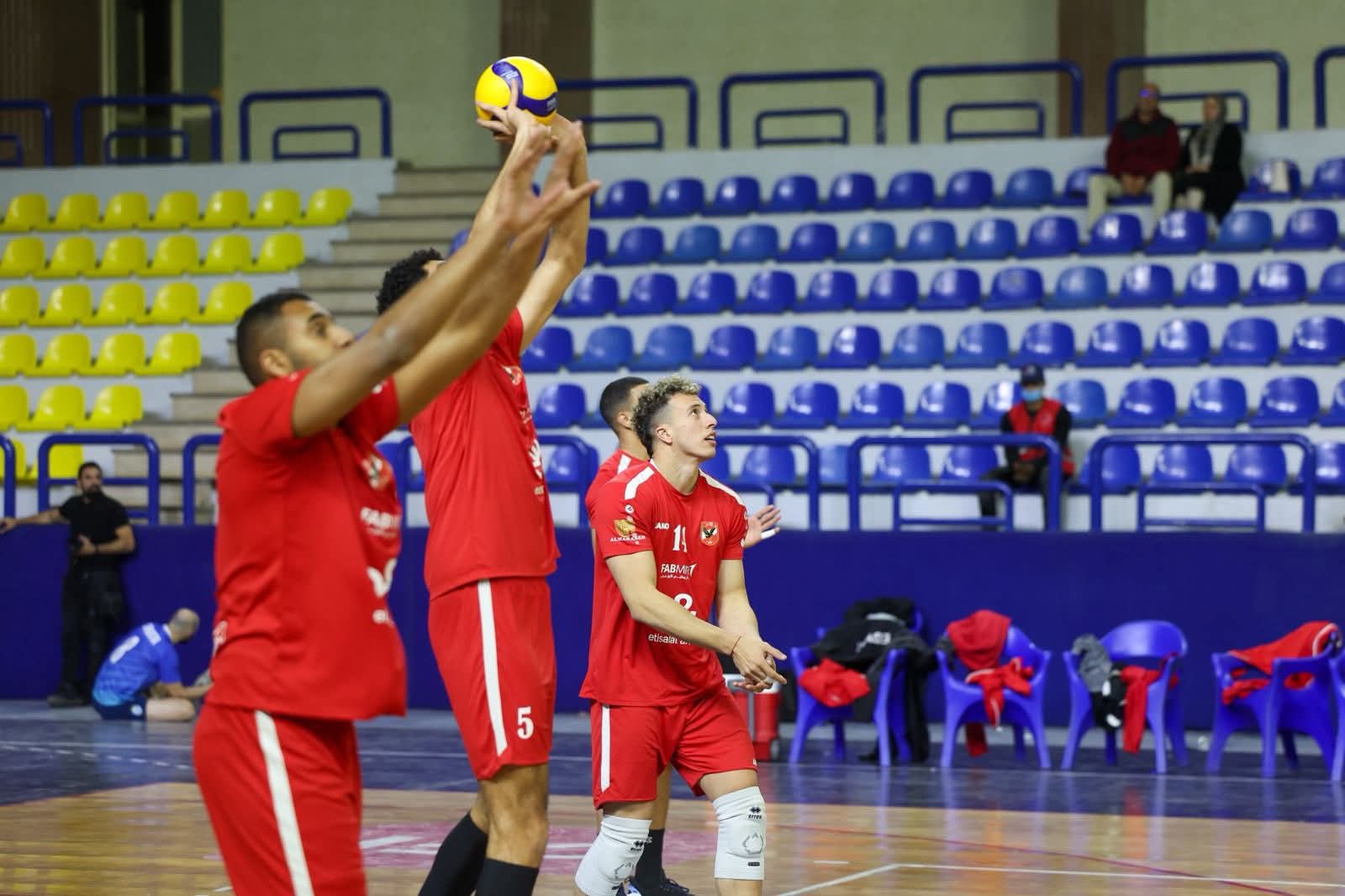 «رجال طائرة الأهلي» يواجه الطيران في نهائيات دوري المرتبط