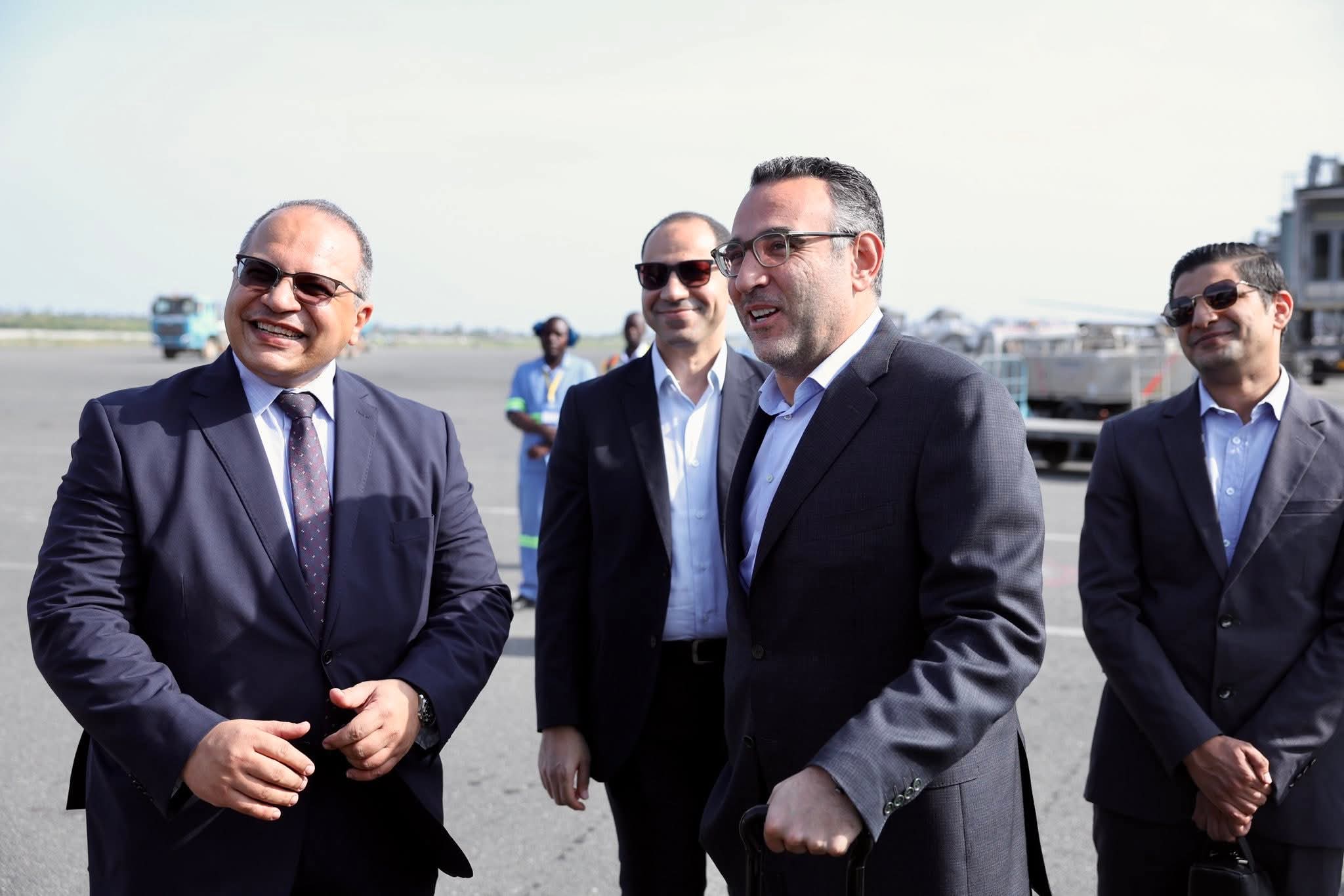 دوري أبطال إفريقيا| سفير مصر في تنزانيا يستقبل بعثة الأهلي فور الوصول إلى زنجبار بتنزانيا