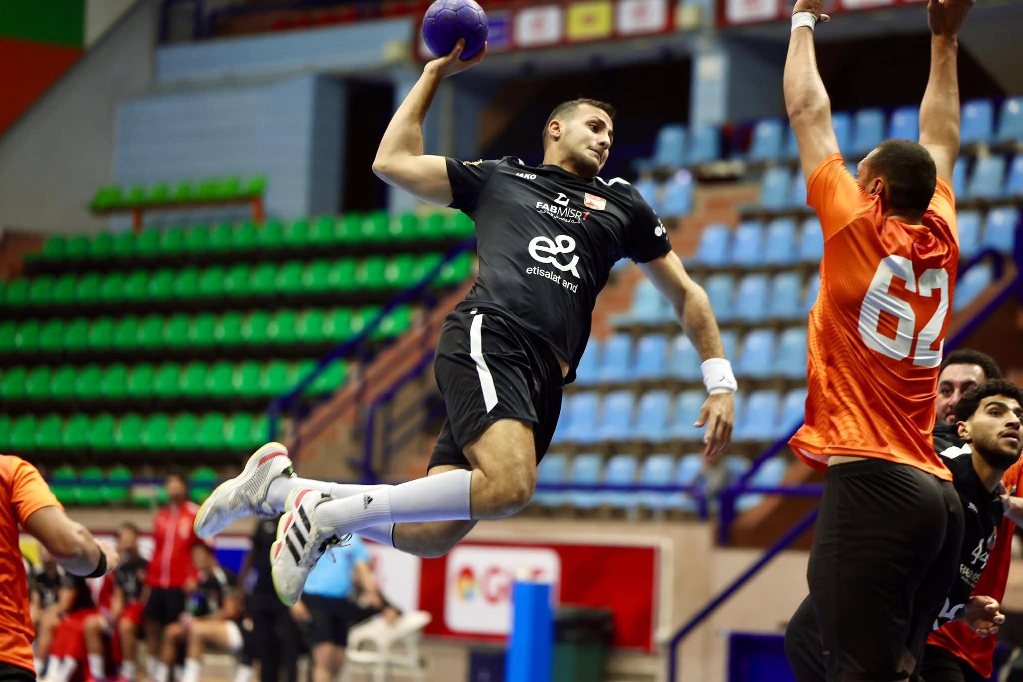 «رجال يد الأهلي» يفوز على الشمس في الدوري