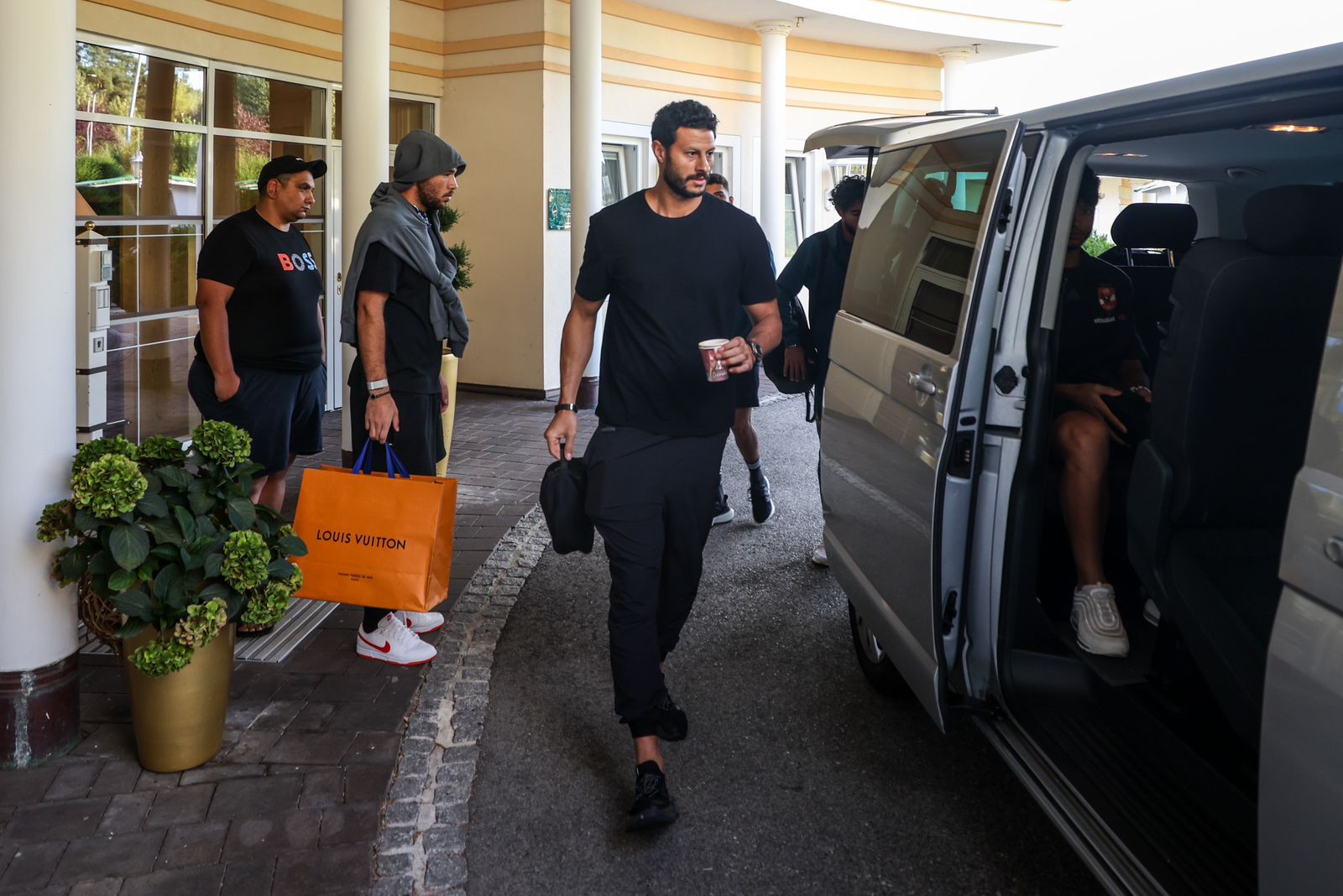 Le quatuor d'Al-Ahly quitte l’Autriche pour rejoindre le camp de l’équipe nationale égyptienne