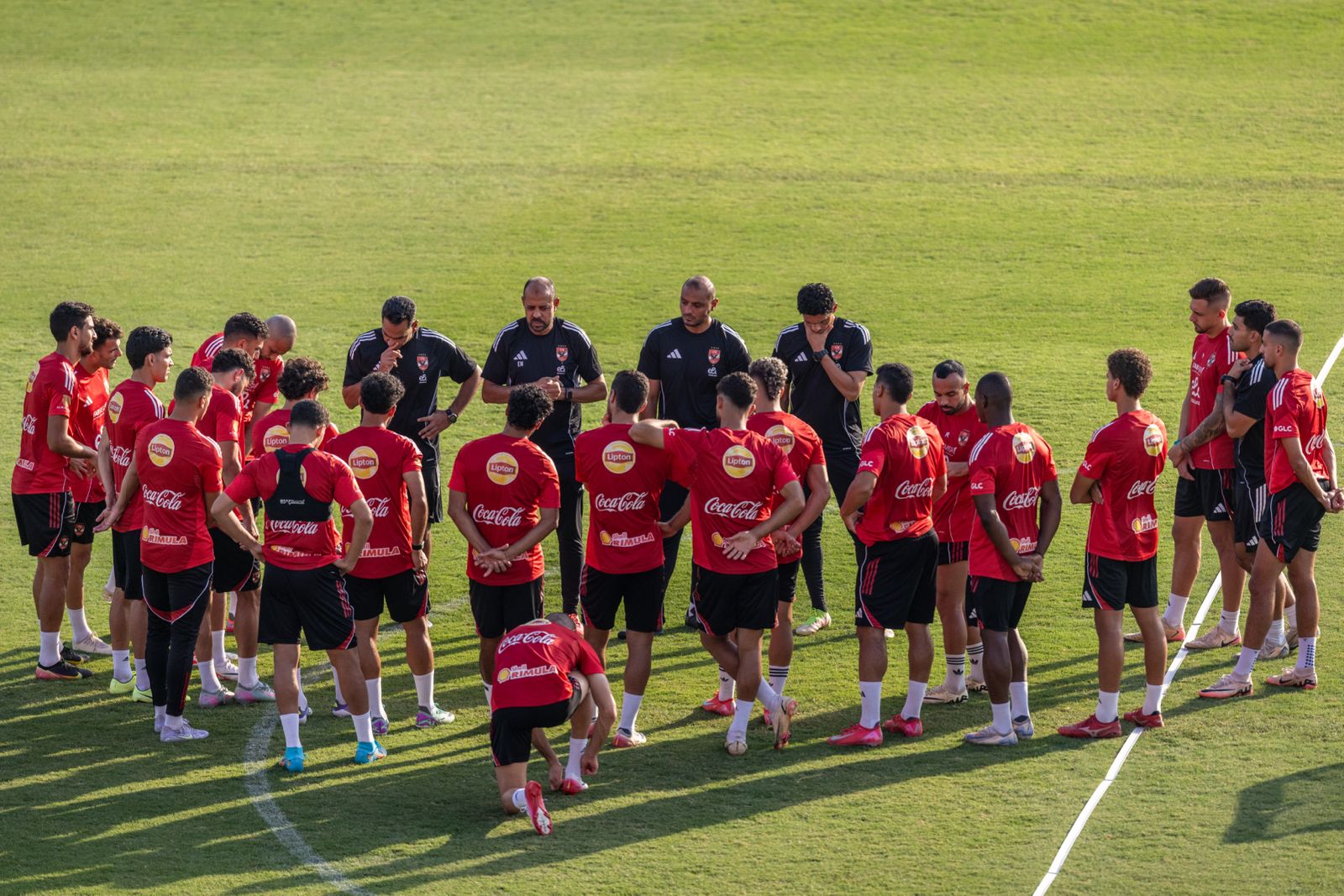 Entraînement.. Internationaux présents, briefing technique et rééducation pour Choukri et Fouad