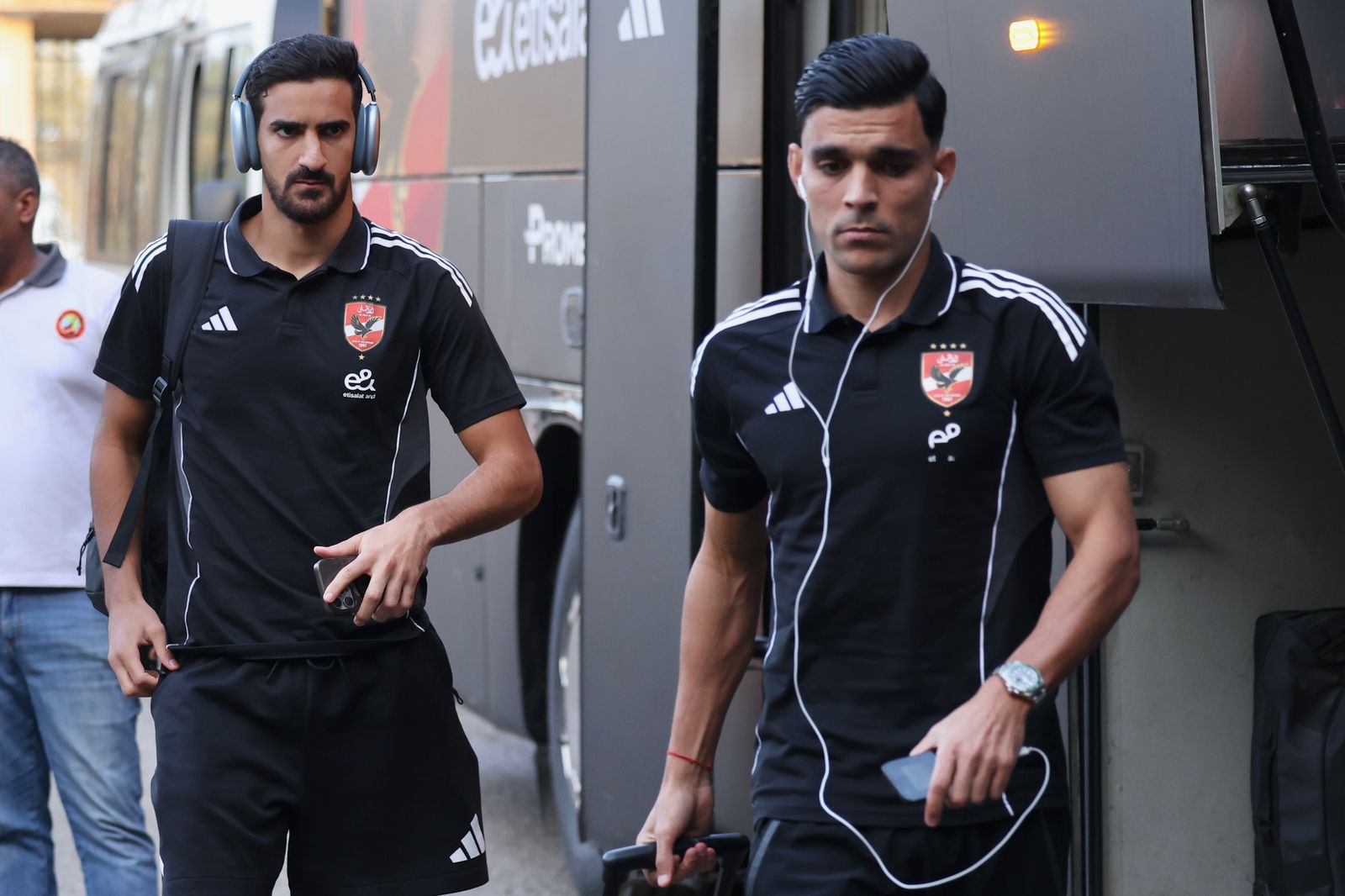 الدوري الممتاز| الأهلي يصل استاد القاهرة لمواجهة الزمالك