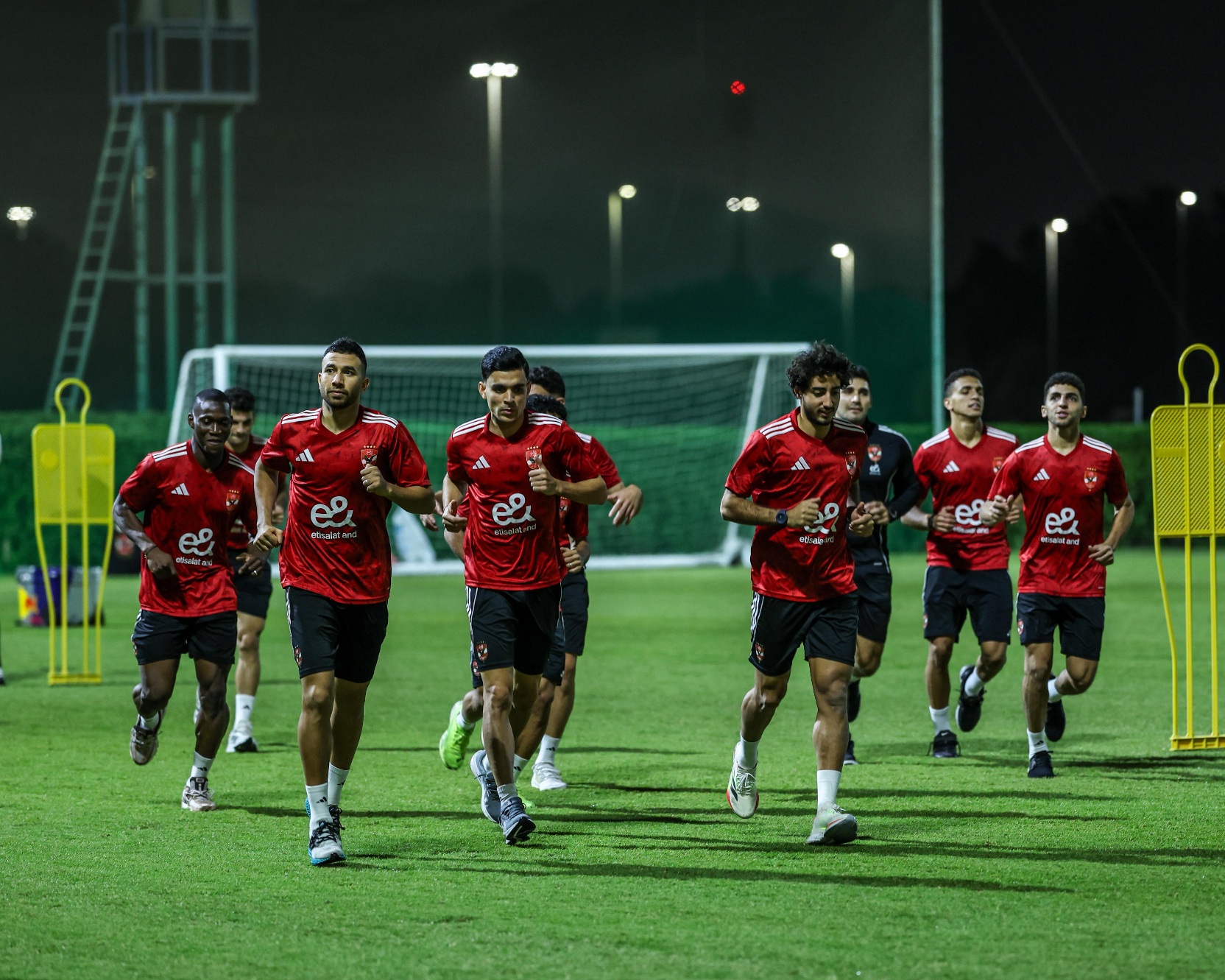 السوبر المصري| الأهلي يخوض مرانه على ملعب الكريكيت في أبو ظبي