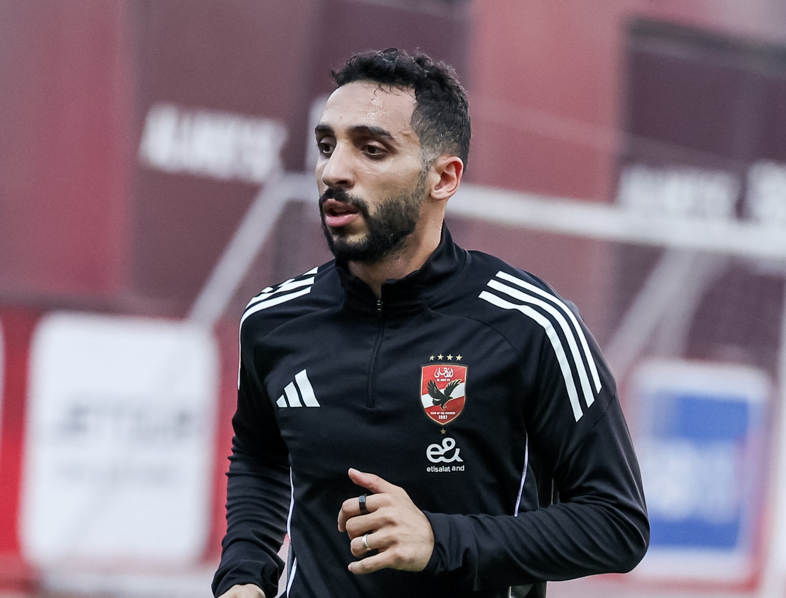 كريم فؤاد يواصل تنفيذ برنامج العلاج الطبيعي