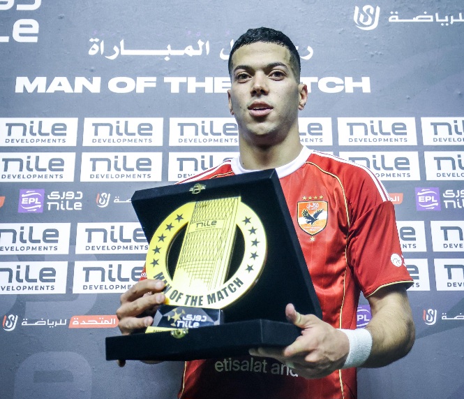 الدوري الممتاز| إمام عاشور رجل مباراة الأهلي والمقاولون العرب