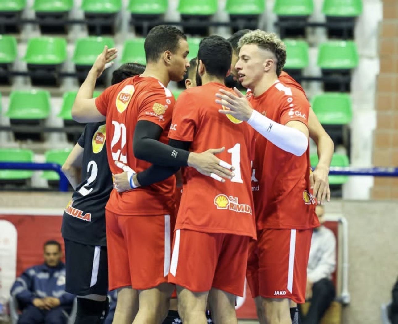 «رجال طائرة الأهلي» يفوز على الطيران في دوري المرتبط