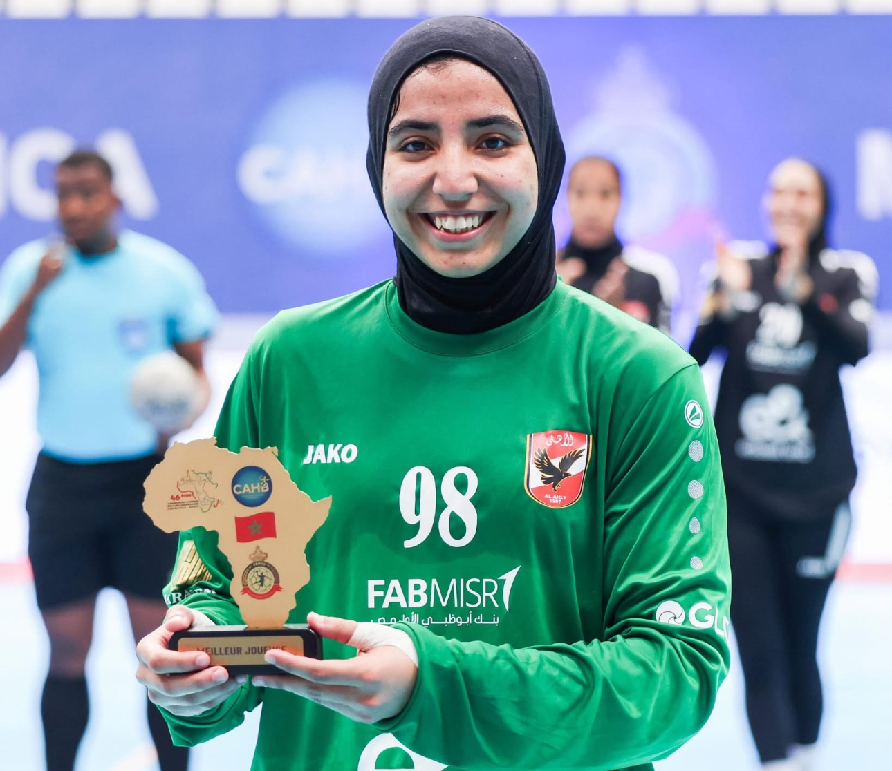 سيدات يد الأهلي| جهاد وائل تفوز بجائزة أفضل لاعبة أمام كالارا ياوندي