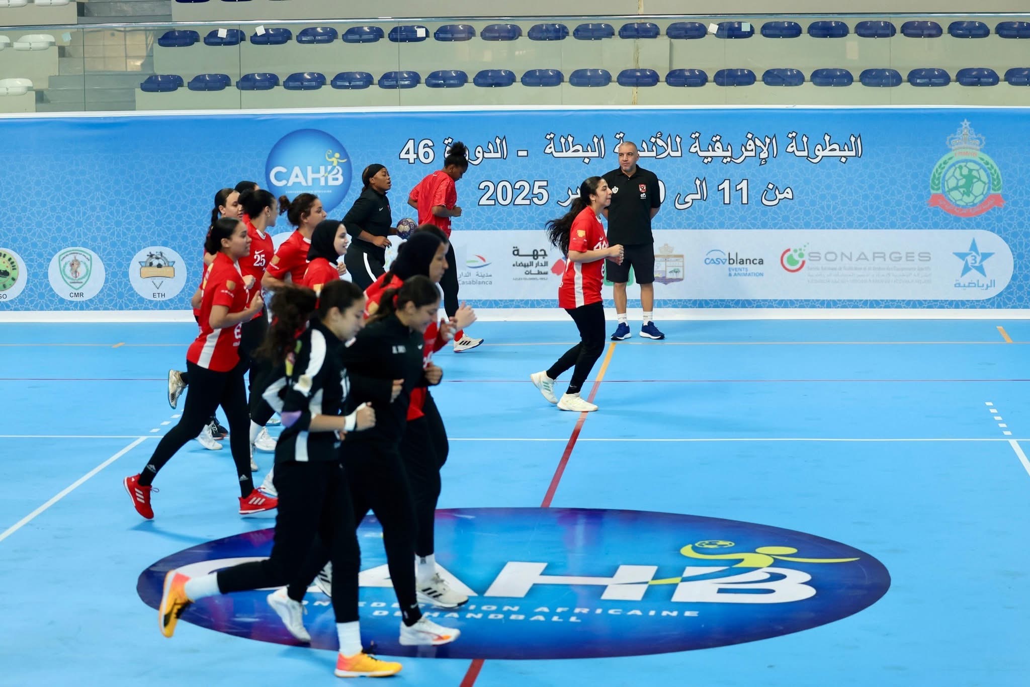 «سيدات يد الأهلي» ينهي استعداداته لمباراة النواصر المغربي