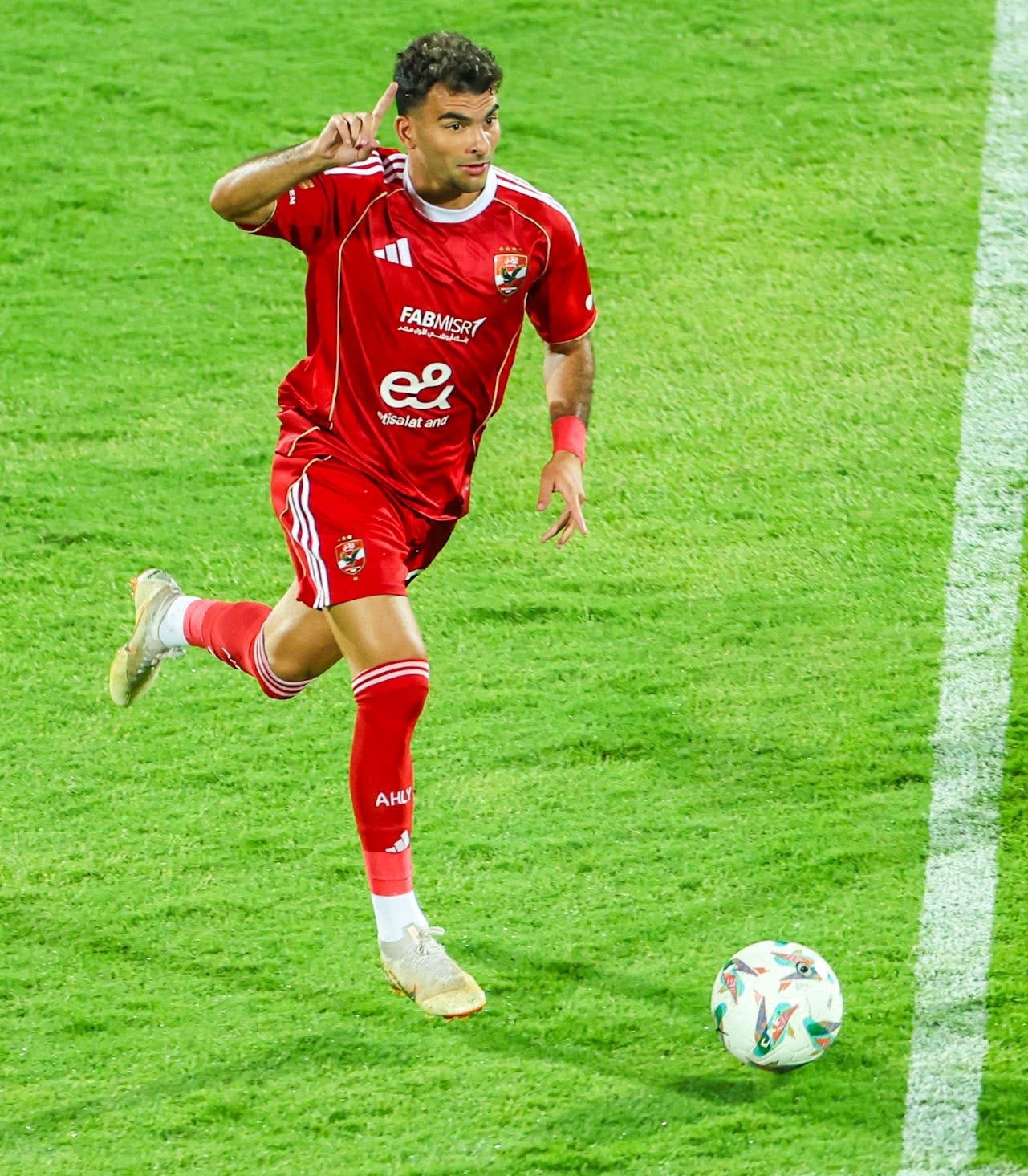 الأهلي يتقدم على بتروجيت ٢-١ في الشوط الأول