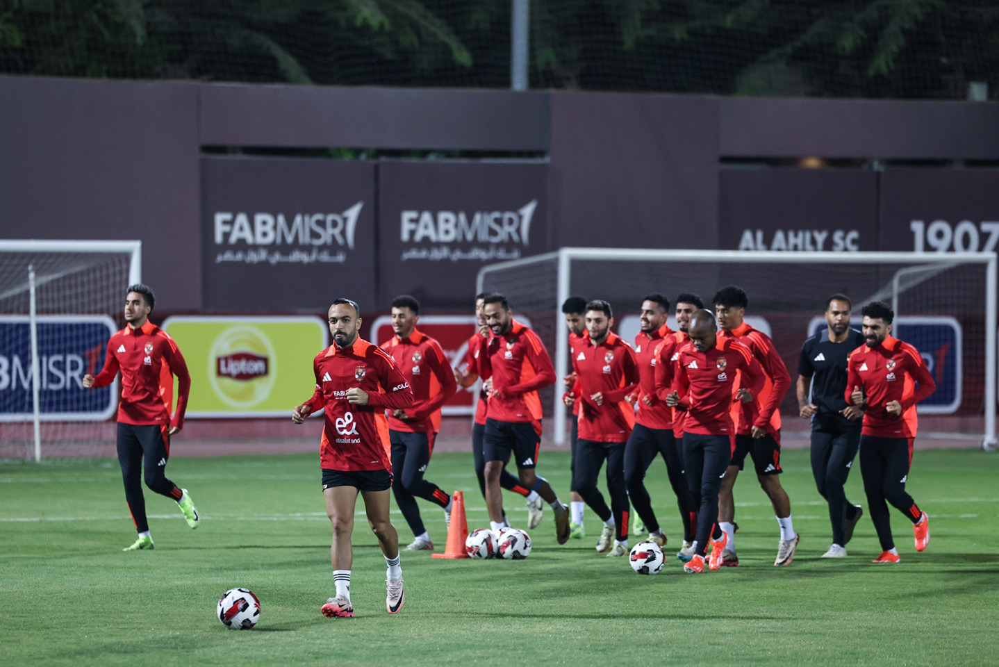 مران الأهلي| الفريق يؤدي تدريباته استعدادًا لمباراة زد في الدوري