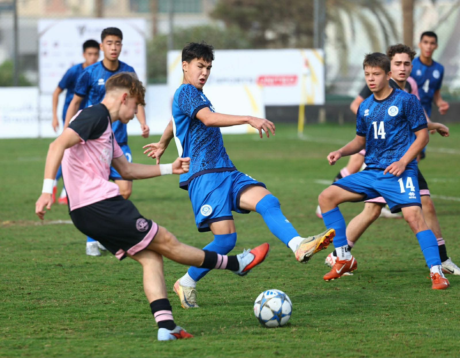 بطولة الأهلي الدولية| منتخب كازاخستان يفوز على كوينز بارك رينجرز