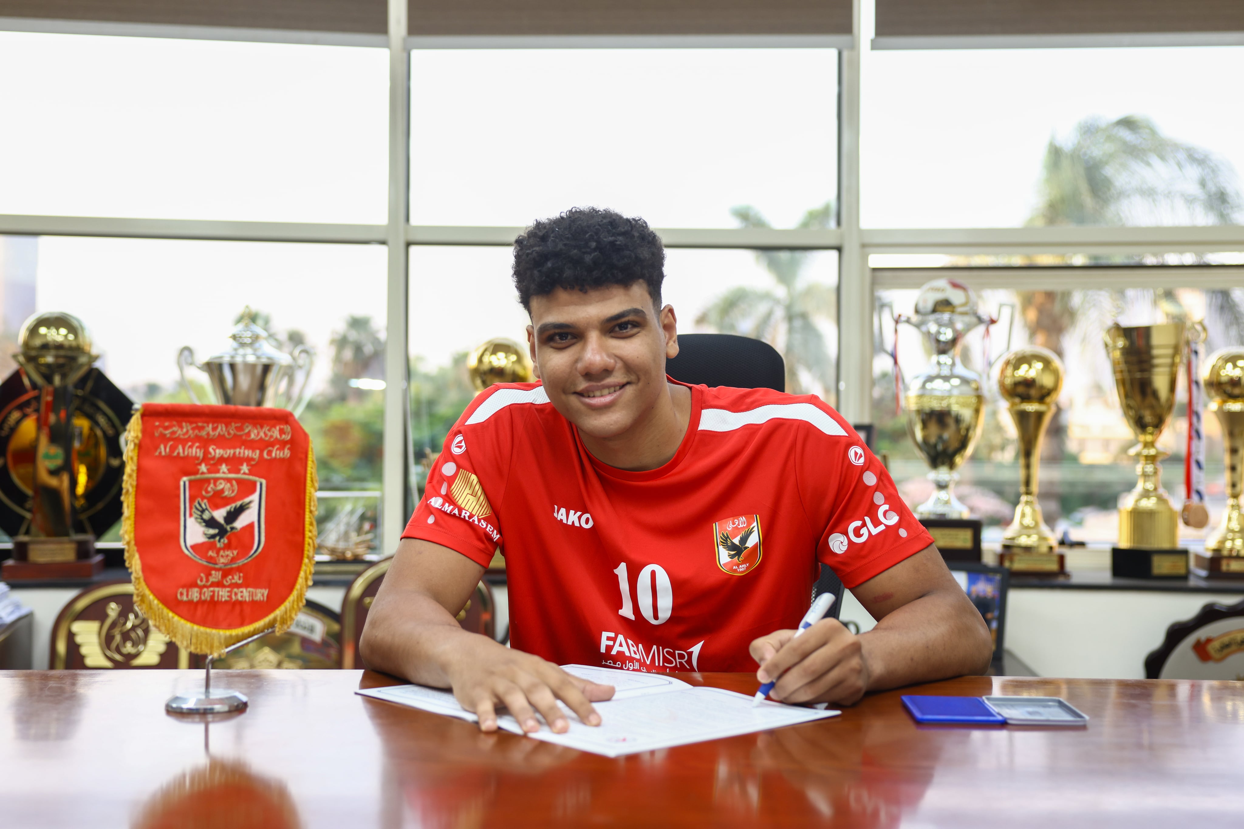 الأهلي يتعاقد مع محمد عماد «أوكا» لتدعيم «رجال اليد»