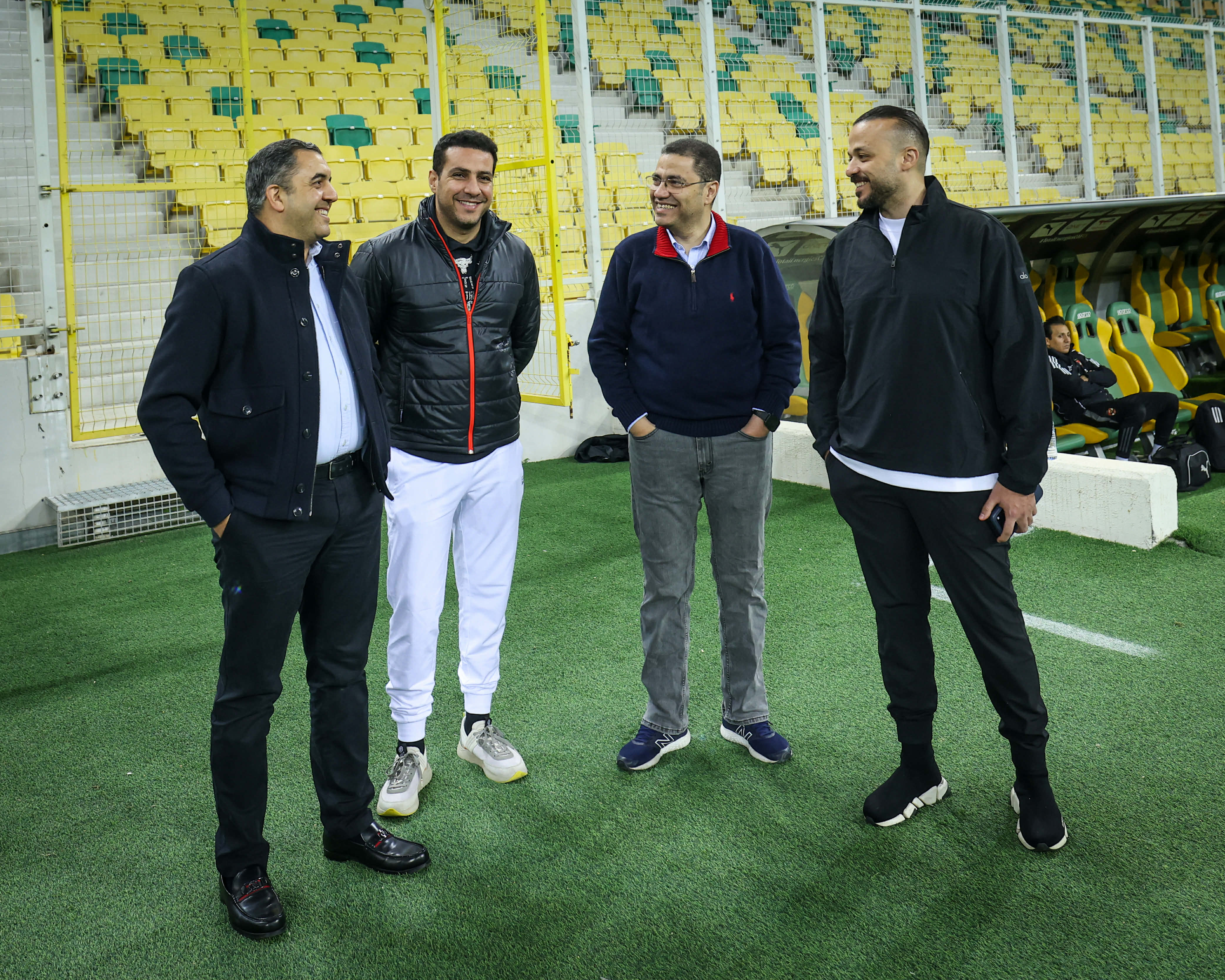 دوري أبطال إفريقيا| السفير المصري بالجزائر يؤازر الأهلي في المران