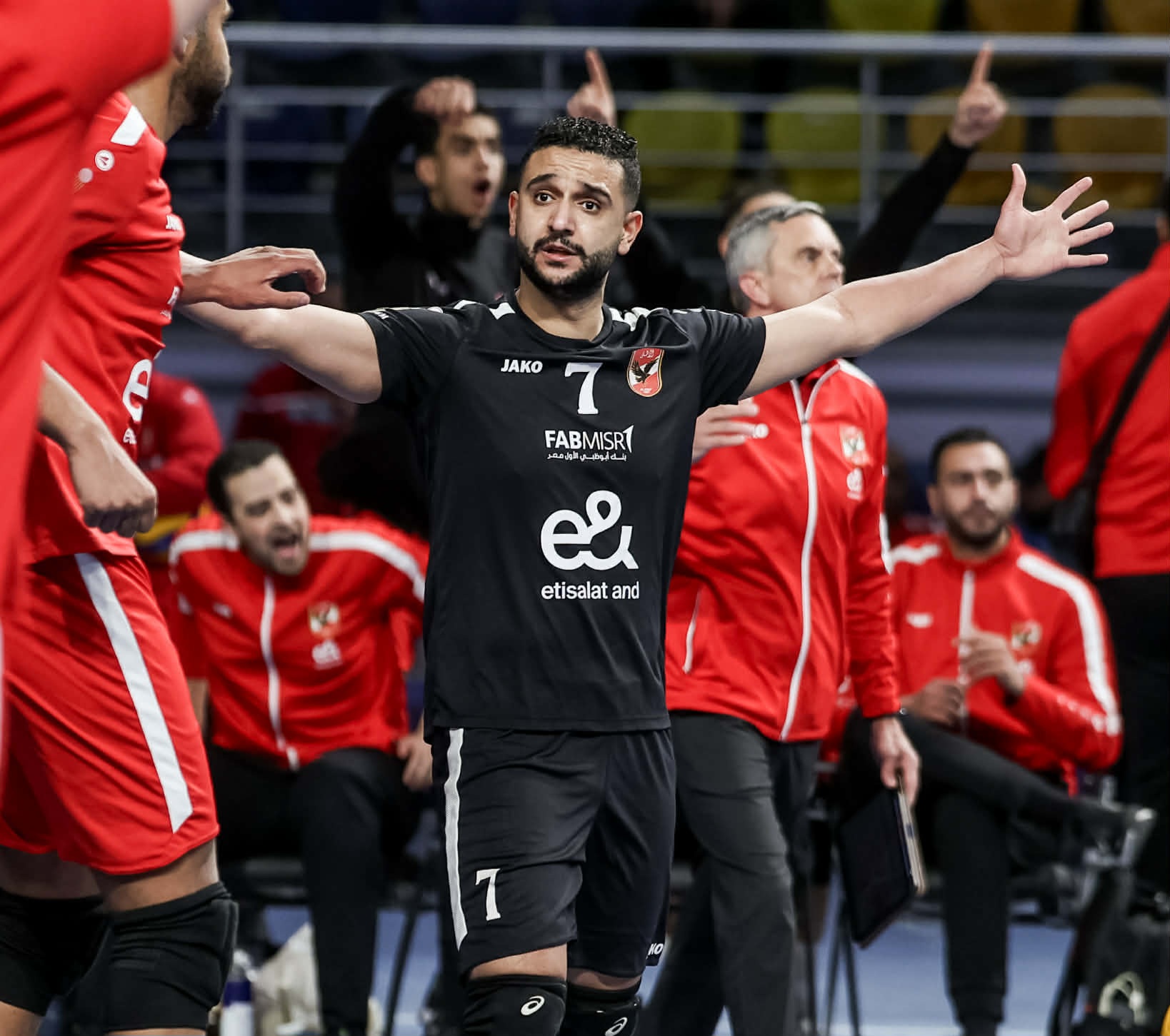 محمد رمضان: طائرة الأهلي تسير على الطريق الصحيح للبطولات