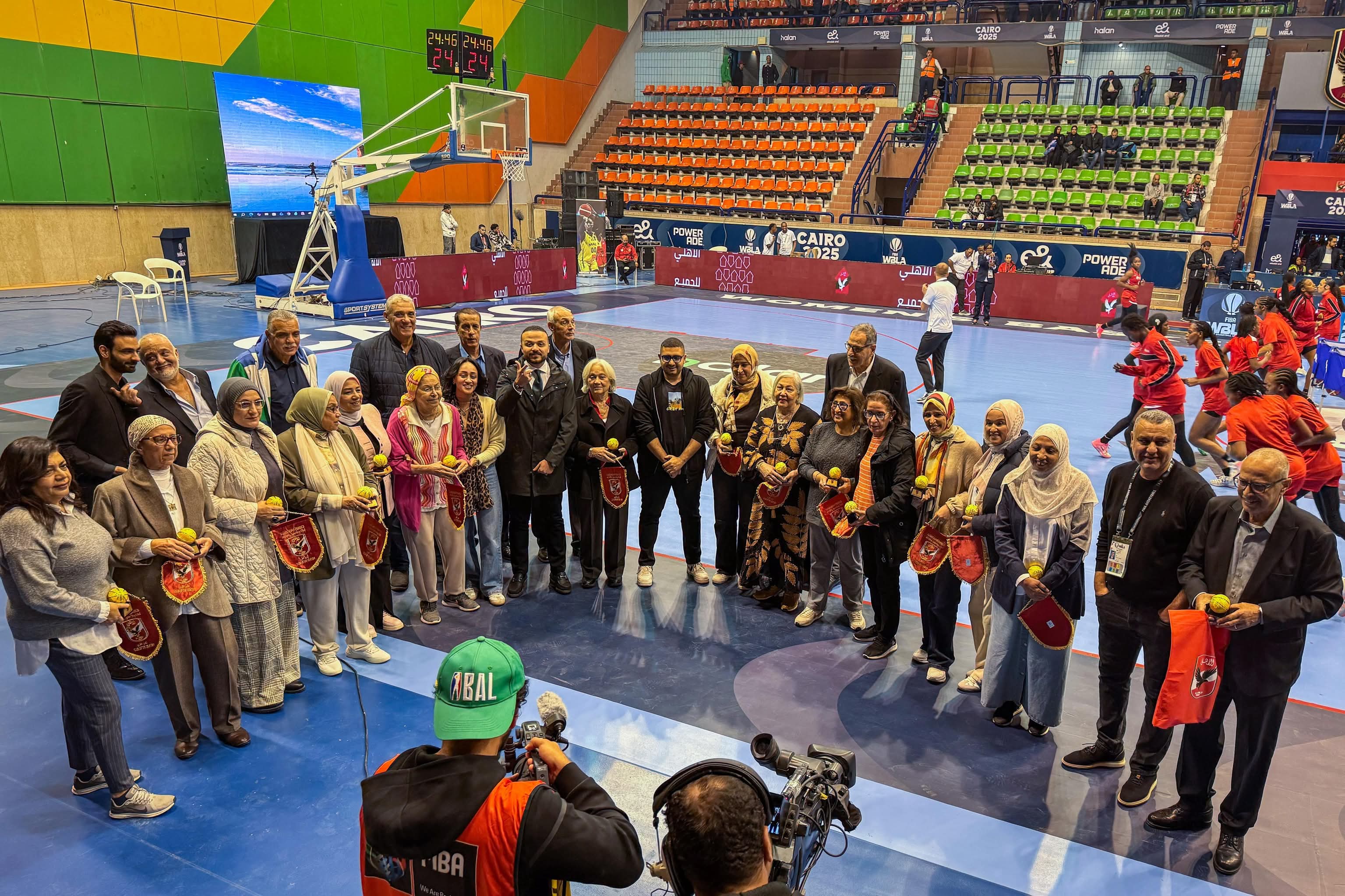 الأهلي يكرم قدامى كرة السلة على هامش منافسات بطولة إفريقيا للسيدات