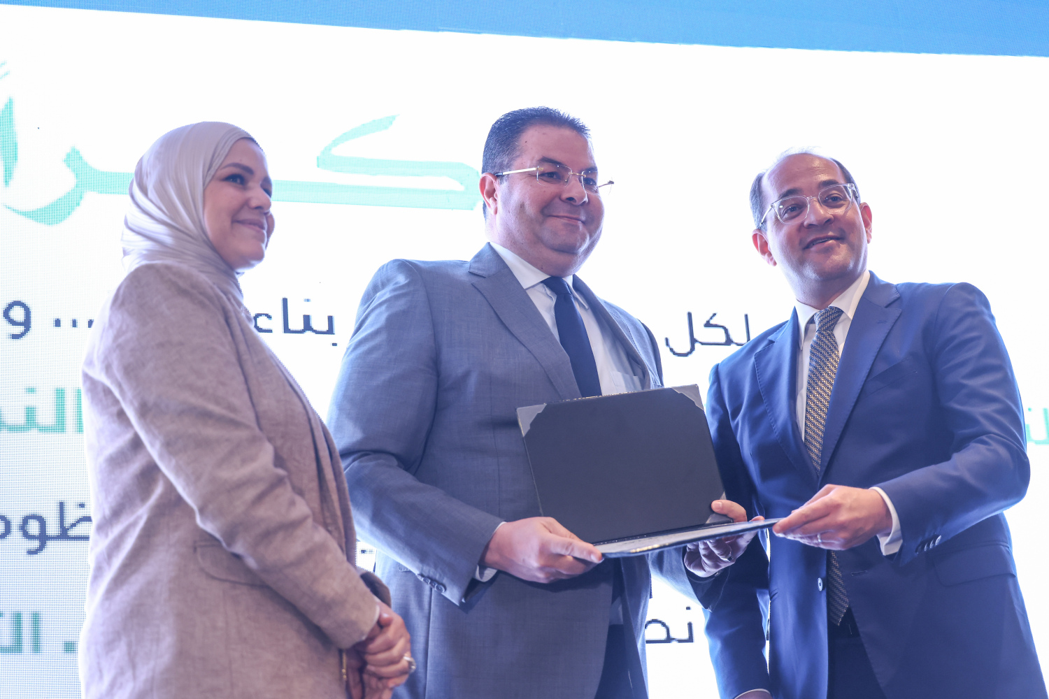 وزارة المالية ومصلحة الضرائب تكرمان الأهلي